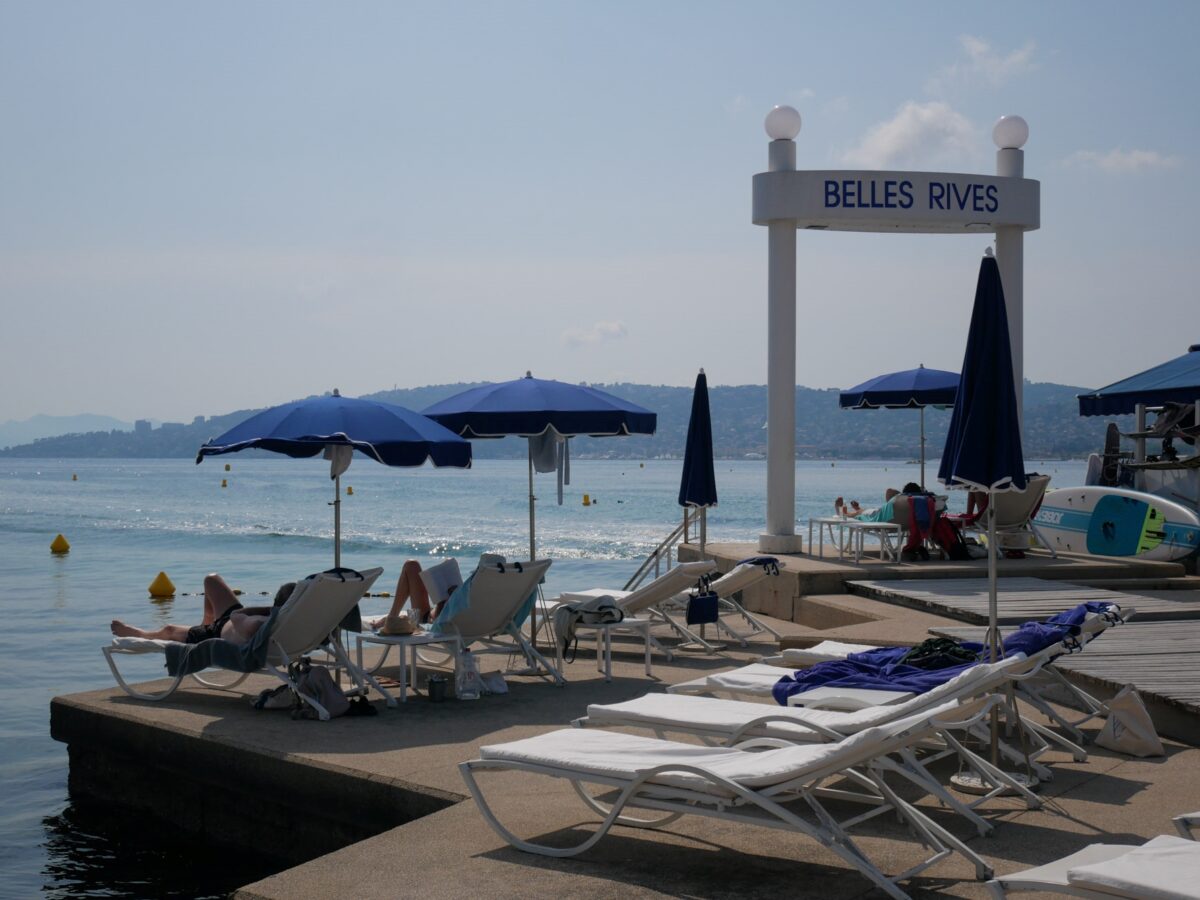 The jetty of the Hotel Belles Rives