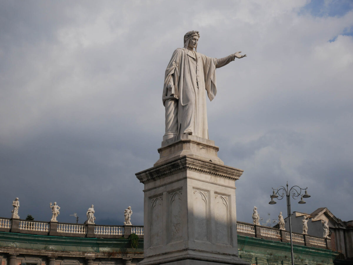 dante's statue at Piazza Dante